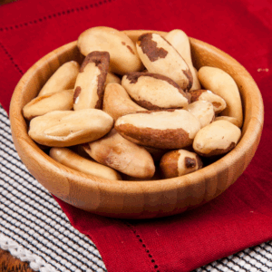 Selenyum kaynağı Brezilya cevizi, tiroid sağlığı için önerilen besinler arasında yer alır